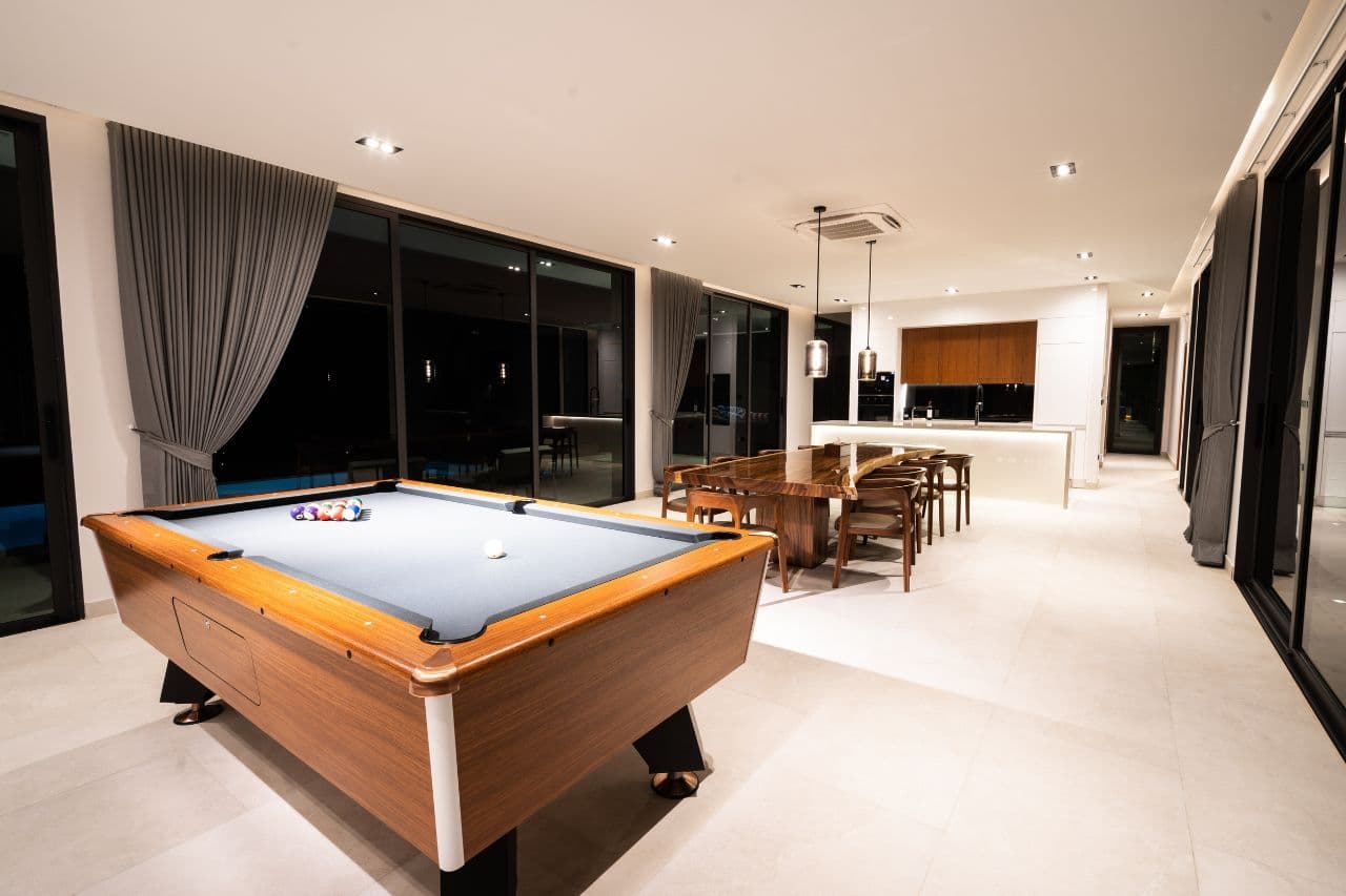 Billiards by night