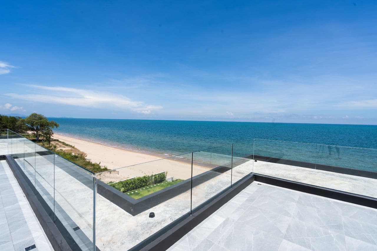 Rooftop to the shore