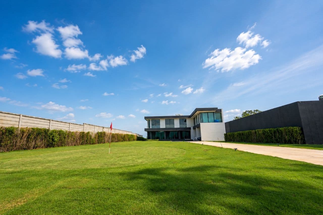 Four and a half rai to yourselves. — Astral Villa Hua Hin – Kui Buri